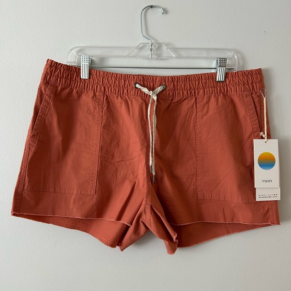 Vuori Pants - Vuori Vintage Ripstop Short Performance apparel size large 98% Organic Cotton